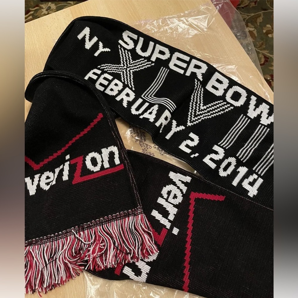 Verizon NY/NJ Super Bowl 2014 Scarf Black Red Fringed Football Licensed NIP